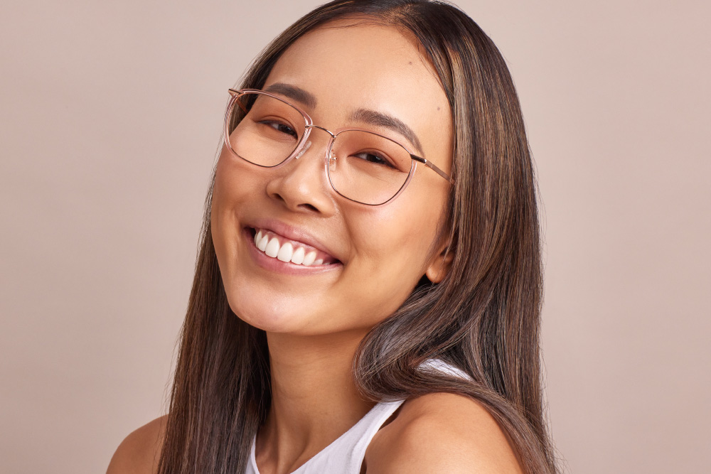 Drew Small eyeglasses frame worn by model.