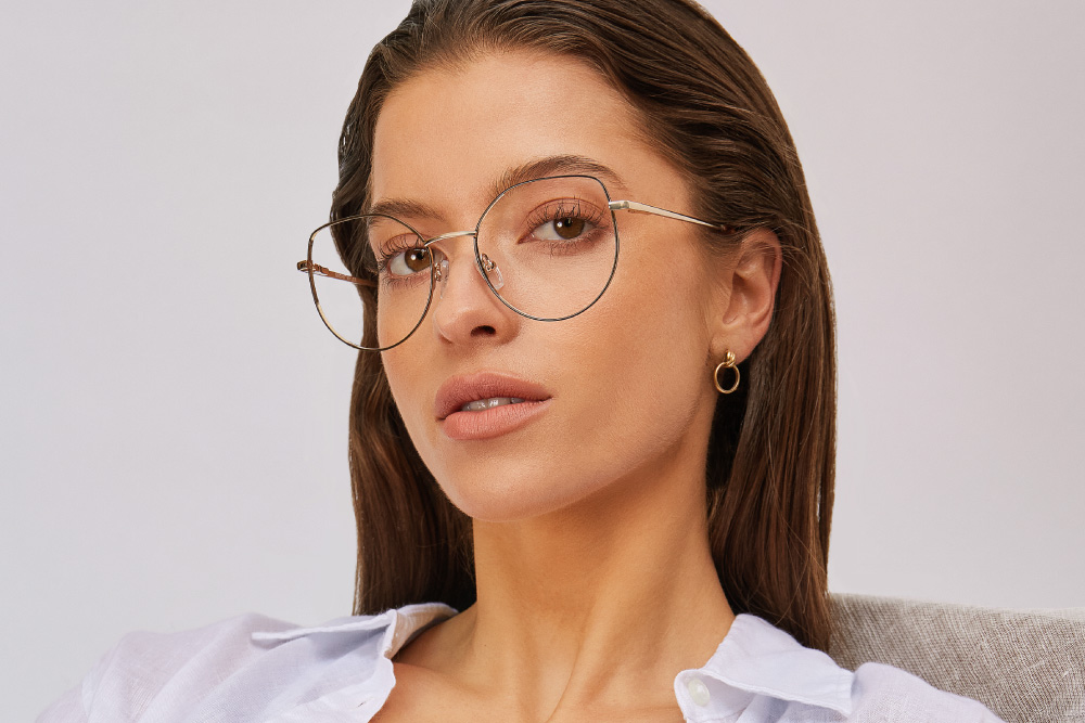 Aleks eyeglasses frame worn by model.